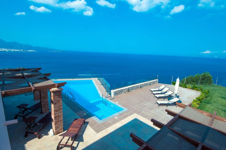 Sea view villa for sale in Agios Nikolaos Crete - Infinity pool