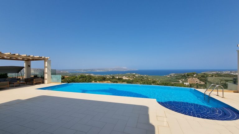 Sea views villa in Chania Crete for sale - Infinity pool